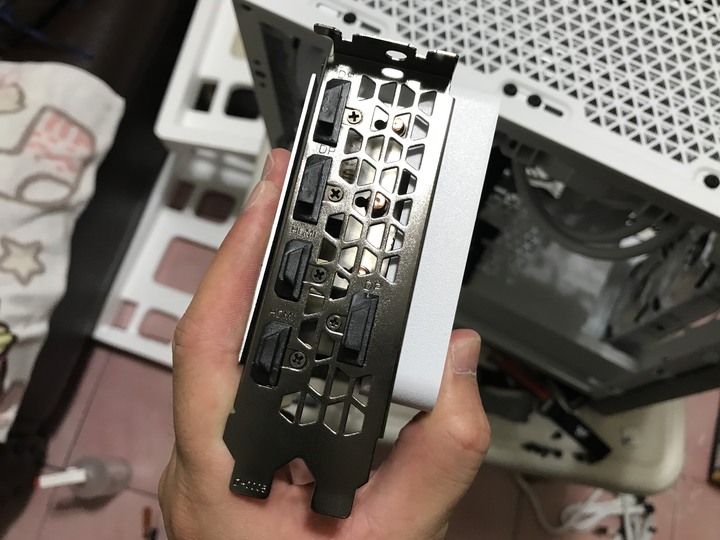【純分享】開箱技嘉RTX3080 Vision搭配純白主機