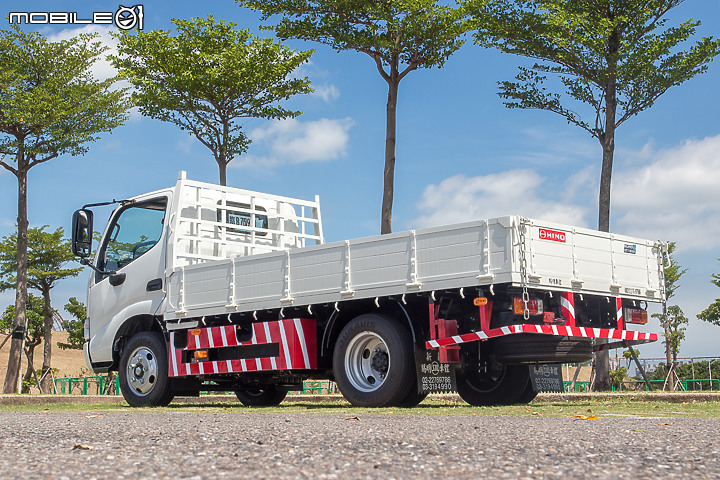 Hino 300 系列「Super 5」試駕 | 大家都能開的5噸貨車!