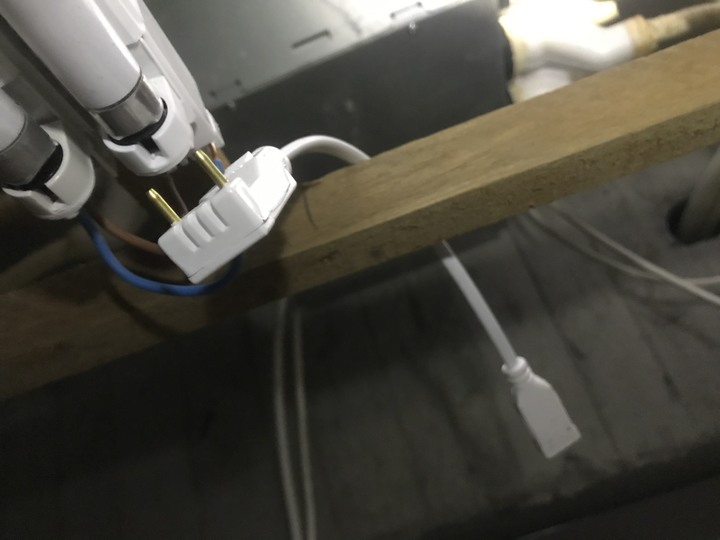求救 T5燈管的安裝 電線插入問題