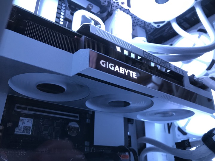【純分享】開箱技嘉RTX3080 Vision搭配純白主機