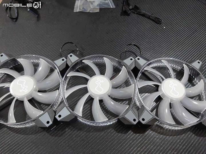 夏日的彩色精靈［有顏值又有方便性］迎廣 InWin Saturn ASN140 ARGB
