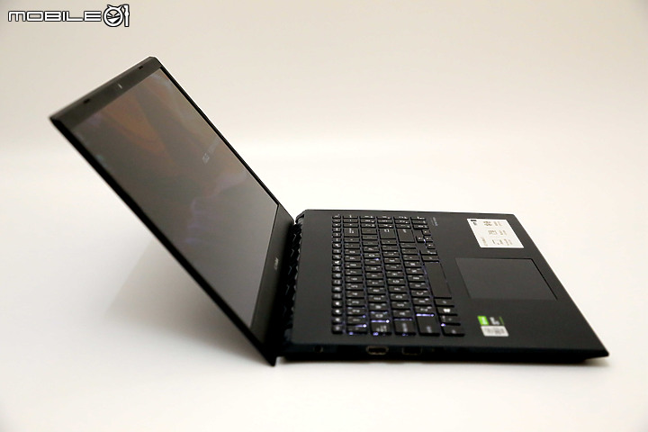 [哭伯講筆電] 外表看似文書骨子裡卻像極了電競 ASUS X571