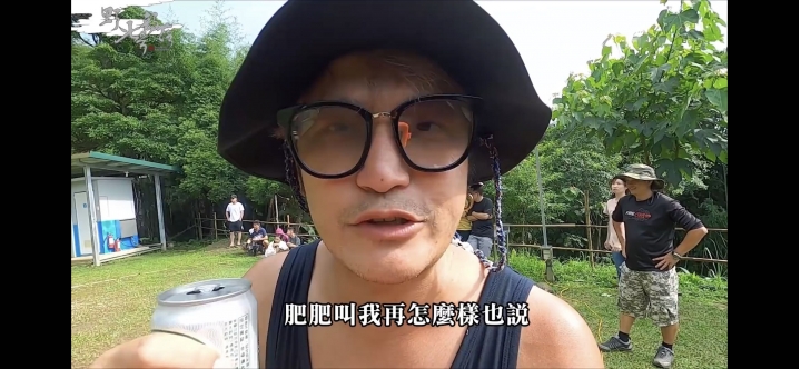 有人知道kid的這墨鏡的品牌嗎？