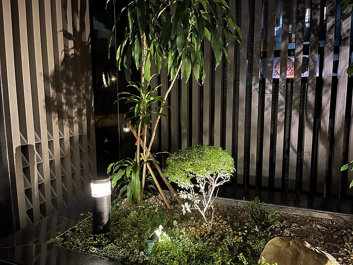 幾張Iphone 12 pro max 和 note 20 ultra 的拍攝比較