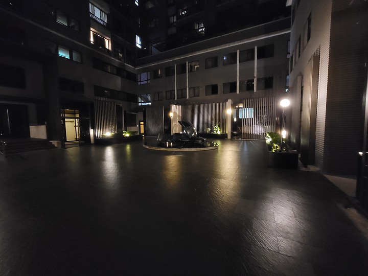 幾張Iphone 12 pro max 和 note 20 ultra 的拍攝比較