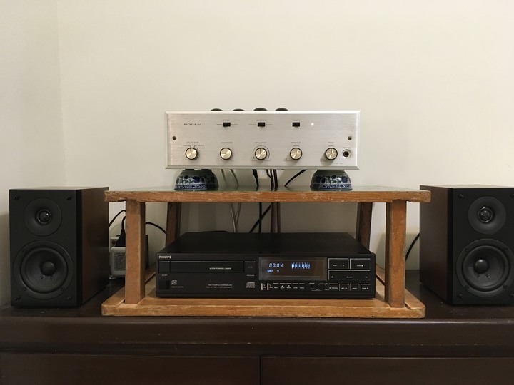 點我看大圖 我的二號CD Player——Philips CD304 MKII