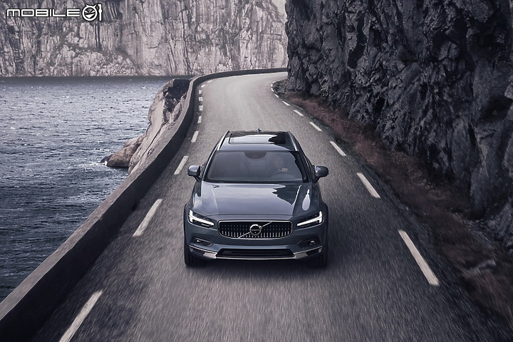 【國內新訊】Volvo 小改款 V90 登場！B5 Momentum 單一規格 259 萬元正式上市。