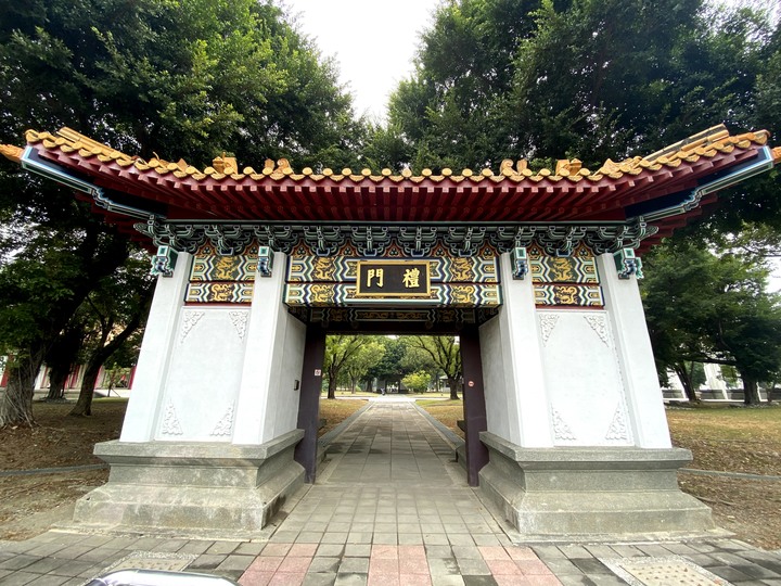 【高雄左營景點】跟著我的腳步遊皇宮穿越時空見孔子