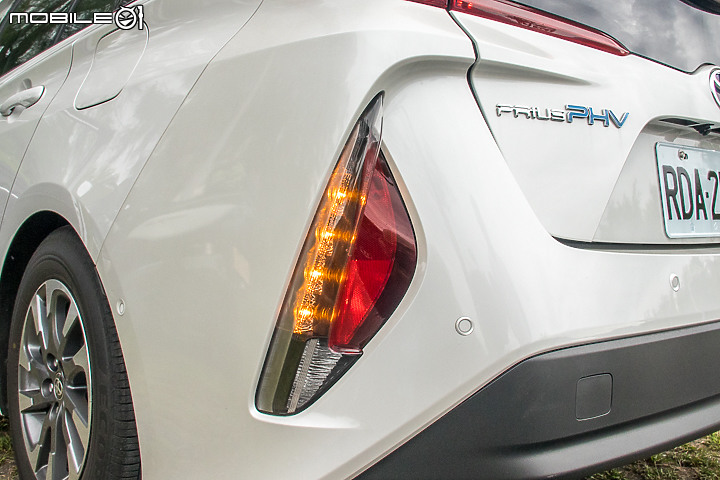 Toyota Prius PHV 試駕,125.9 萬買插電式油電車!