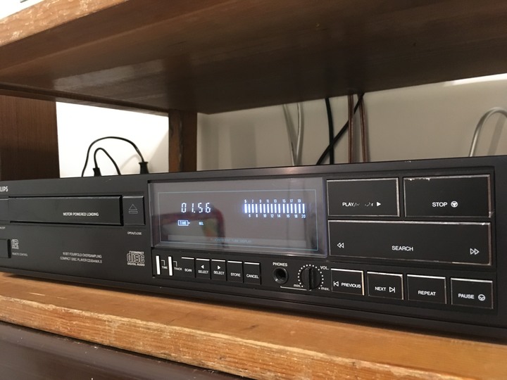 點我看大圖 我的二號CD Player——Philips CD304 MKII