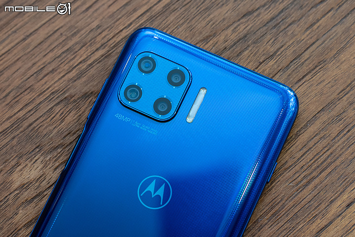 刀鋒來襲!Motorola Razr 5G 11/16開賣 售五萬有找