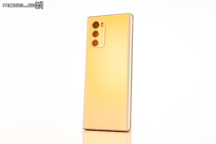 LG WING 雙螢「轉」出新意 卻是滿滿情懷!