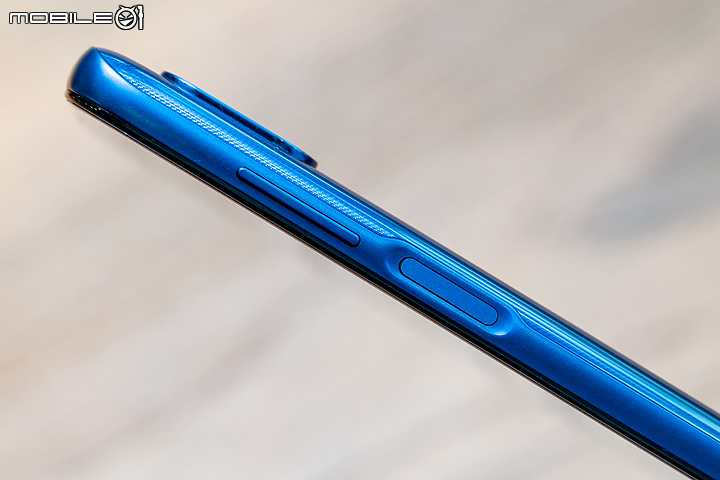刀鋒來襲!Motorola Razr 5G 11/16開賣 售五萬有找