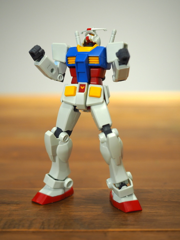 BANDAI EG 1/144 RX-78-2 GUNDAM 免工具入門級鋼彈模型實作