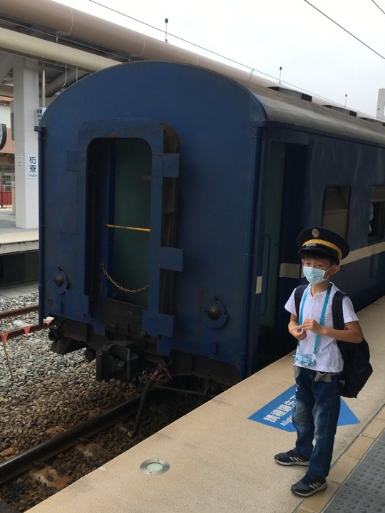 搭末班車「藍皮普快」騎遊台東鹿野