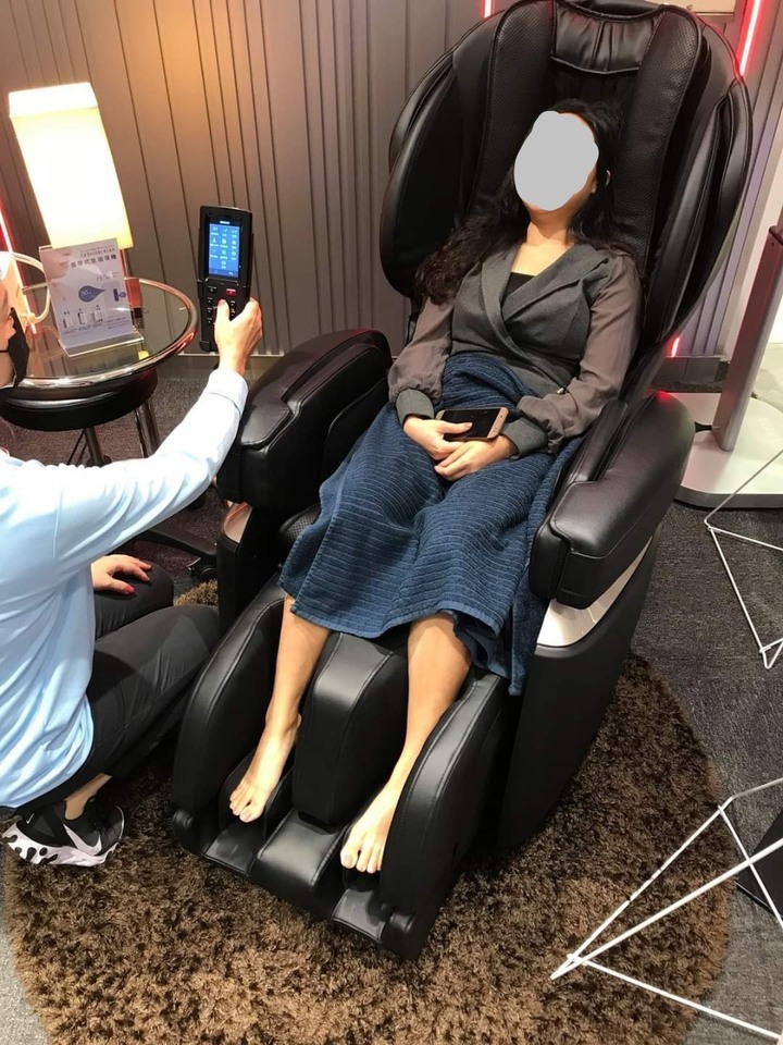 點我看大圖 頂級按摩椅比較:Tokuyo Panasonic王者之座、OSIM uDream 5感養身椅、喬山5D-AI按摩椅