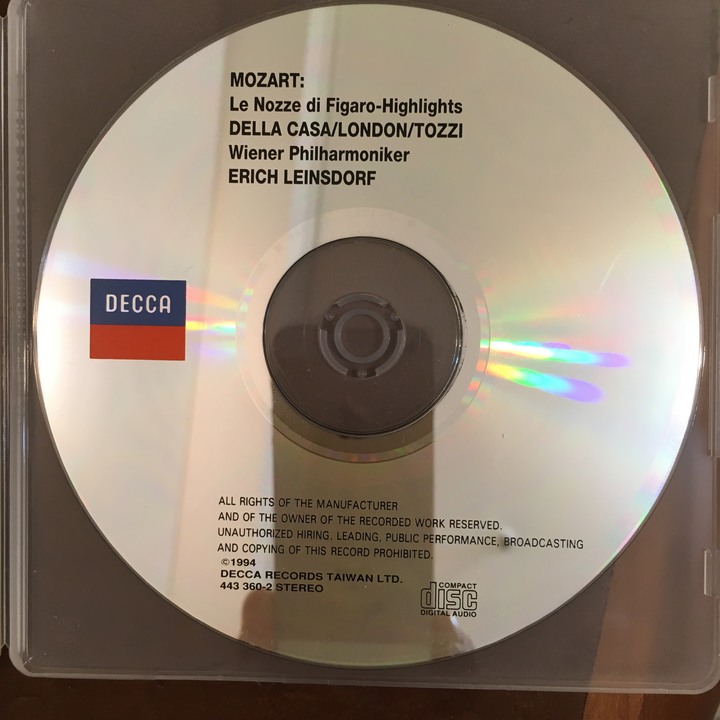 點我看大圖 我的二號CD Player——Philips CD304 MKII