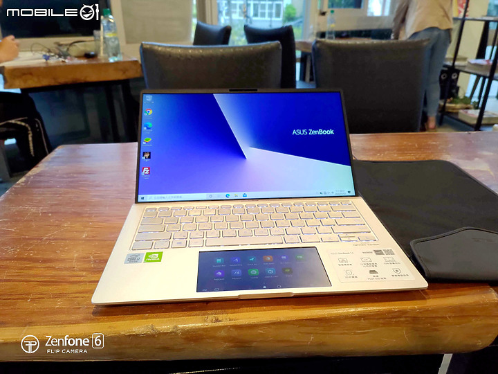 ZenBook UX434F內建雙螢幕能多工作業也能上班偷閒