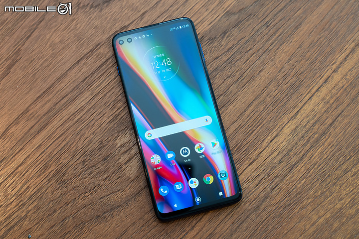 刀鋒來襲!Motorola Razr 5G 11/16開賣 售五萬有找