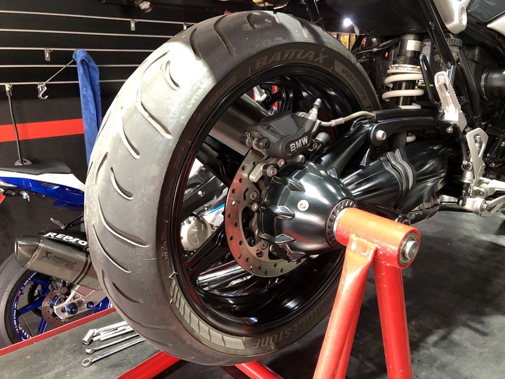 點我看大圖 BMW R9T 搭配 Pirelli Rosso Corsa II 小開箱