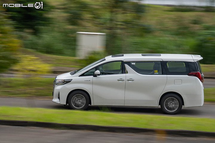 Toyota Alphard Hybrid 試駕｜真 • 平穩舒適油電就對了