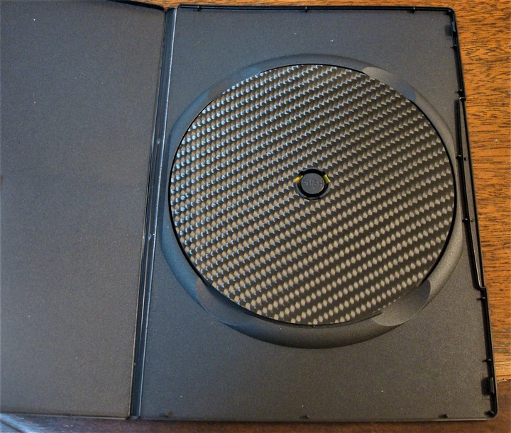 [開箱]市面少見的影音改善道具---Millennium M CD Matte碳纖維CD播放穩定墊片