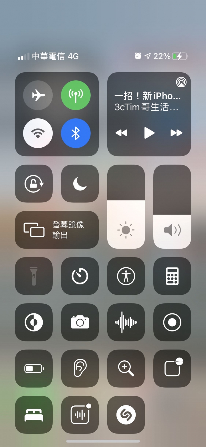 Iphone12 mini 手感佳 輕巧 但續航力好像差了一截