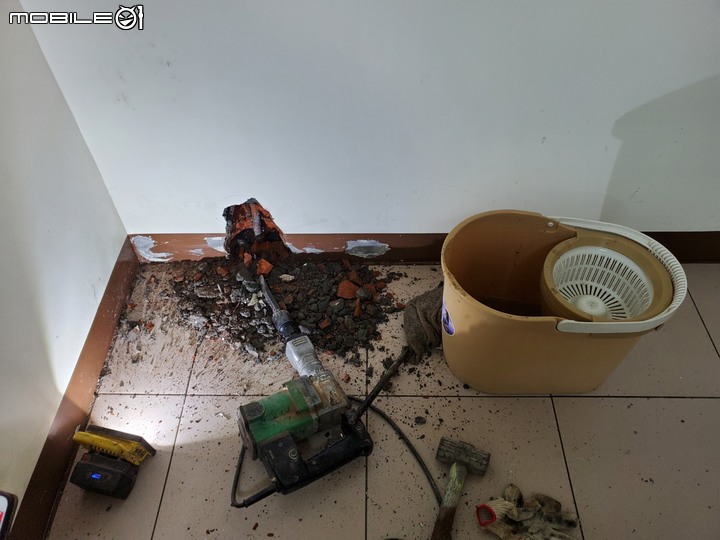 衛武營衛武首席大樓(水管常常漏水)要買或者要租的人要問清楚管路是否有更新過
