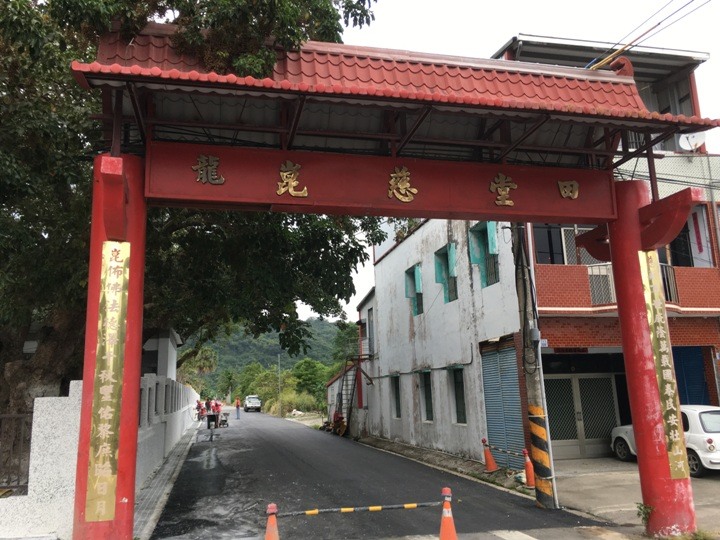 搭末班車「藍皮普快」騎遊台東鹿野