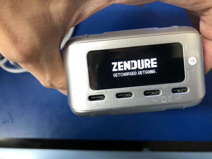 【新款微開箱】Zendure SuperTank Pro 26800 OLED 雙向100w