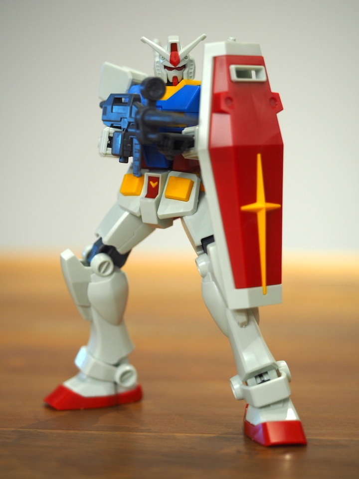 BANDAI EG 1/144 RX-78-2 GUNDAM 免工具入門級鋼彈模型實作