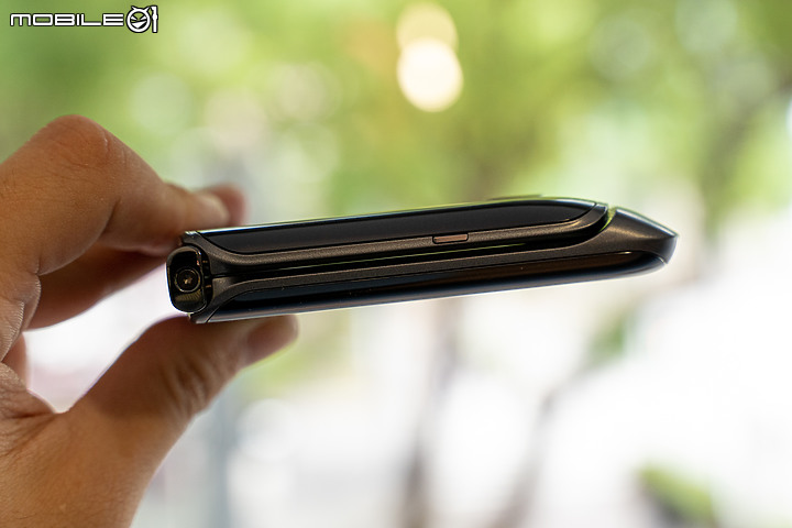 刀鋒來襲！Motorola Razr 5G 11/16開賣 售五萬有找
