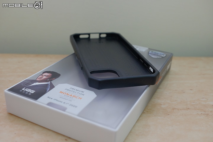 點我看大圖 防護優先~新機iPhone12 Pro搭UAG我最安心