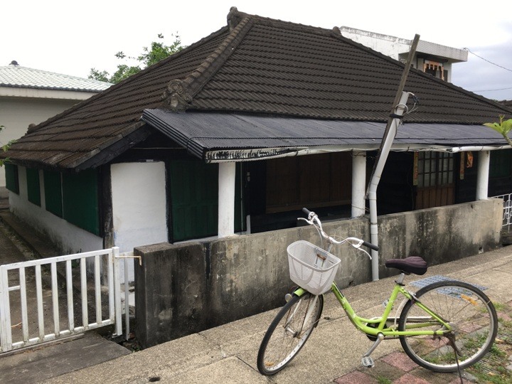 搭末班車「藍皮普快」騎遊台東鹿野