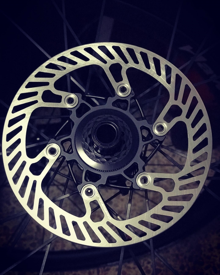 Zullo Inqubo (夢幻Deda EOM 16.5 硼鋼管材) 變型管 + T47五通 + ISP座管 + 碟煞😈😈