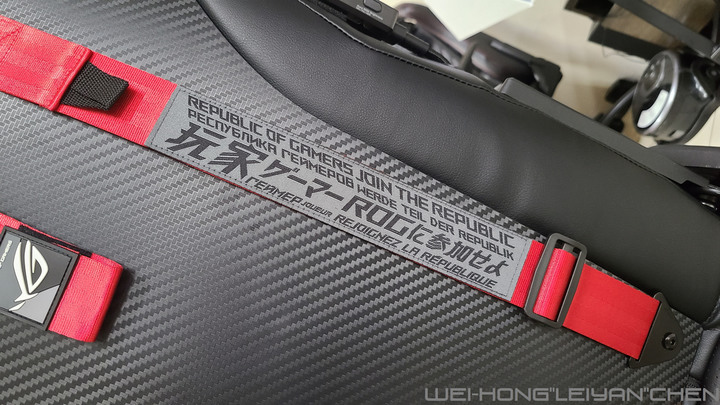 點我看大圖 霸氣外露-ASUS ROG信仰RGB電競椅 CHARIOT (SL300C)