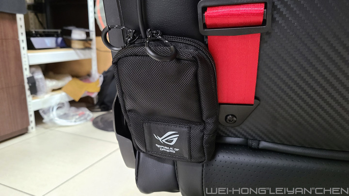 點我看大圖 霸氣外露-ASUS ROG信仰RGB電競椅 CHARIOT (SL300C)