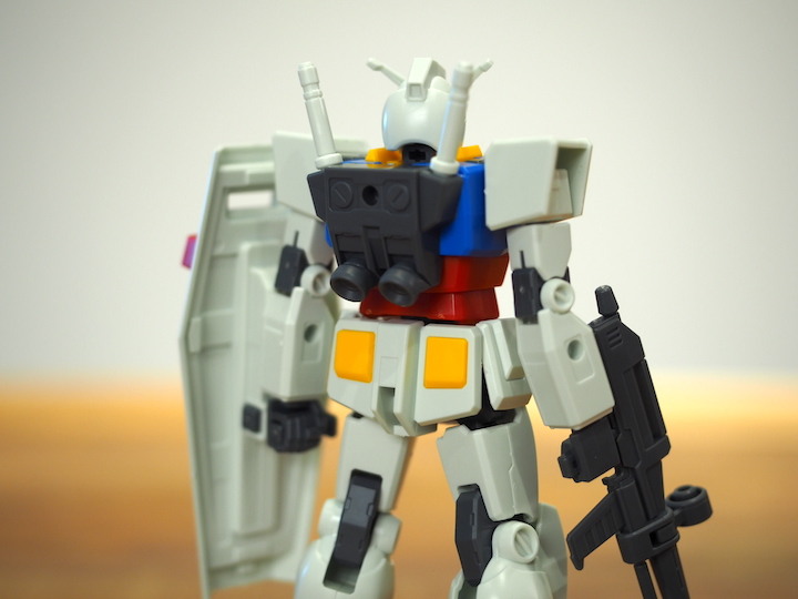 BANDAI EG 1/144 RX-78-2 GUNDAM 免工具入門級鋼彈模型實作