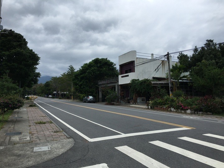 搭末班車「藍皮普快」騎遊台東鹿野