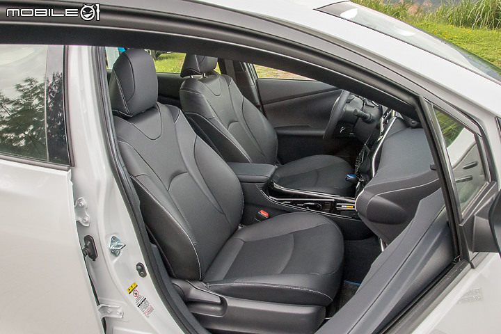 Toyota Prius PHV 試駕,125.9 萬買插電式油電車!