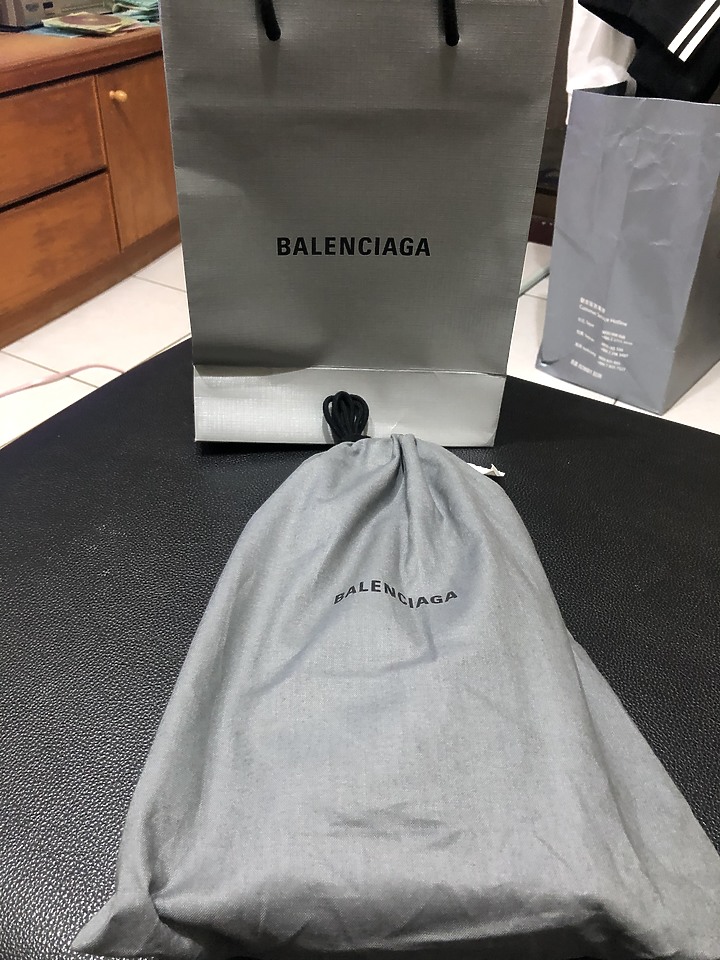 BALENCIAGA「手機包」