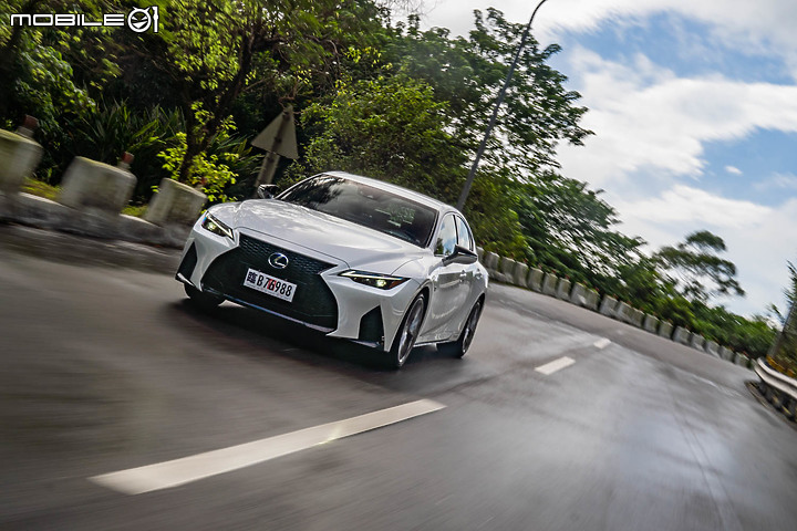 Lexus IS 300h F Sport 試駕|帥勁操控 全面進化!