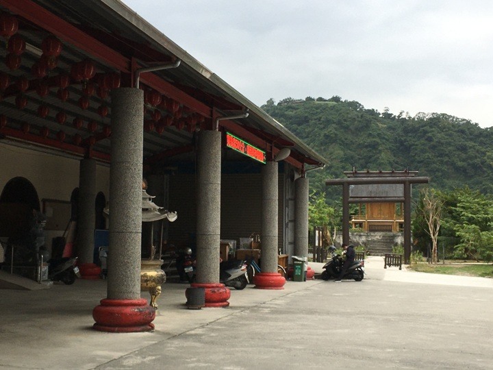 搭末班車「藍皮普快」騎遊台東鹿野