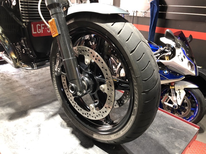 點我看大圖 BMW R9T 搭配 Pirelli Rosso Corsa II 小開箱