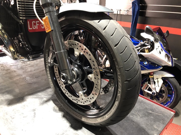 BMW R9T 搭配 Pirelli Rosso Corsa II 小開箱