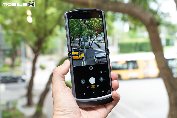 刀鋒來襲!Motorola Razr 5G 11/16開賣 售五萬有找