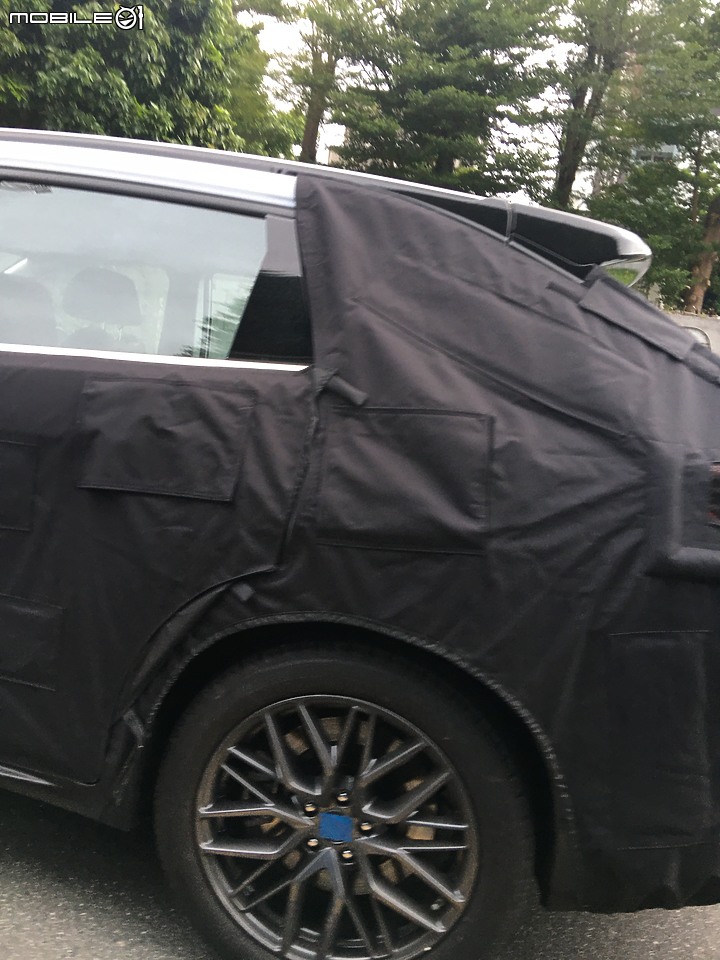 最近看到的試車牌 包緊緊 不知道是什麼車 有人看得出來嗎