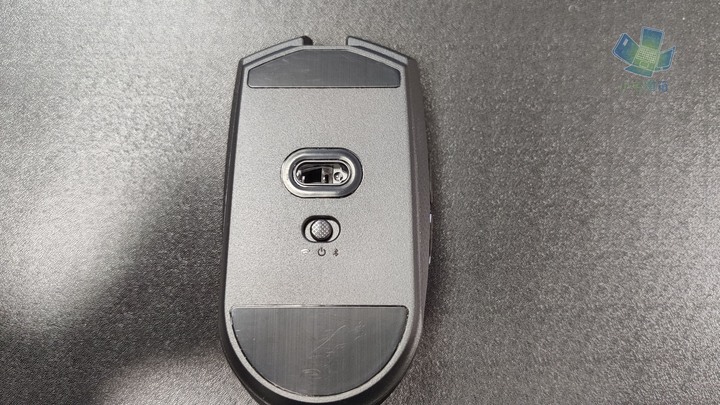 【小宅開箱】 Corsair Katar Pro Wireless 無線電競滑鼠 上手輕量快艇到港！