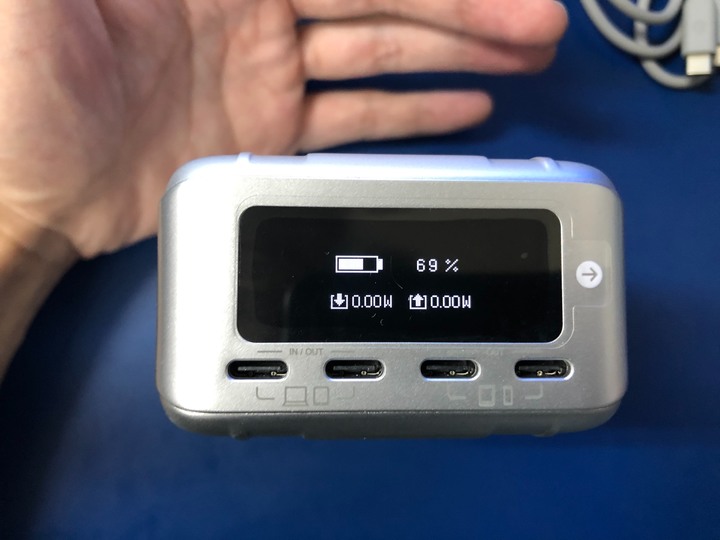 【新款微開箱】Zendure SuperTank Pro 26800 OLED 雙向100w