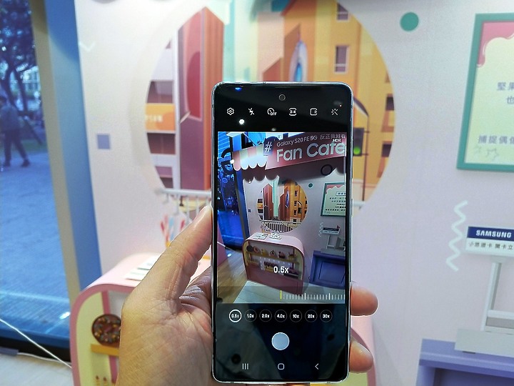 《輕旗艦》Galaxy S20 FE體驗心得分享《hen~出色》